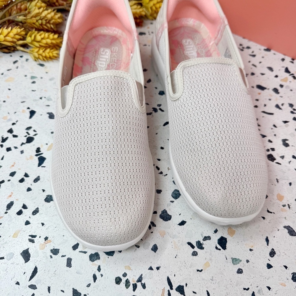 Skechers Go Walk Flex Women’s Slip Ins Cream Comfort Sneakers Sz 10 - Picture 3 of 10